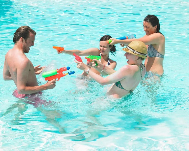 室內(nèi)泳池什么“咖位”？居然用專業(yè)定制的除濕機(jī)！??！